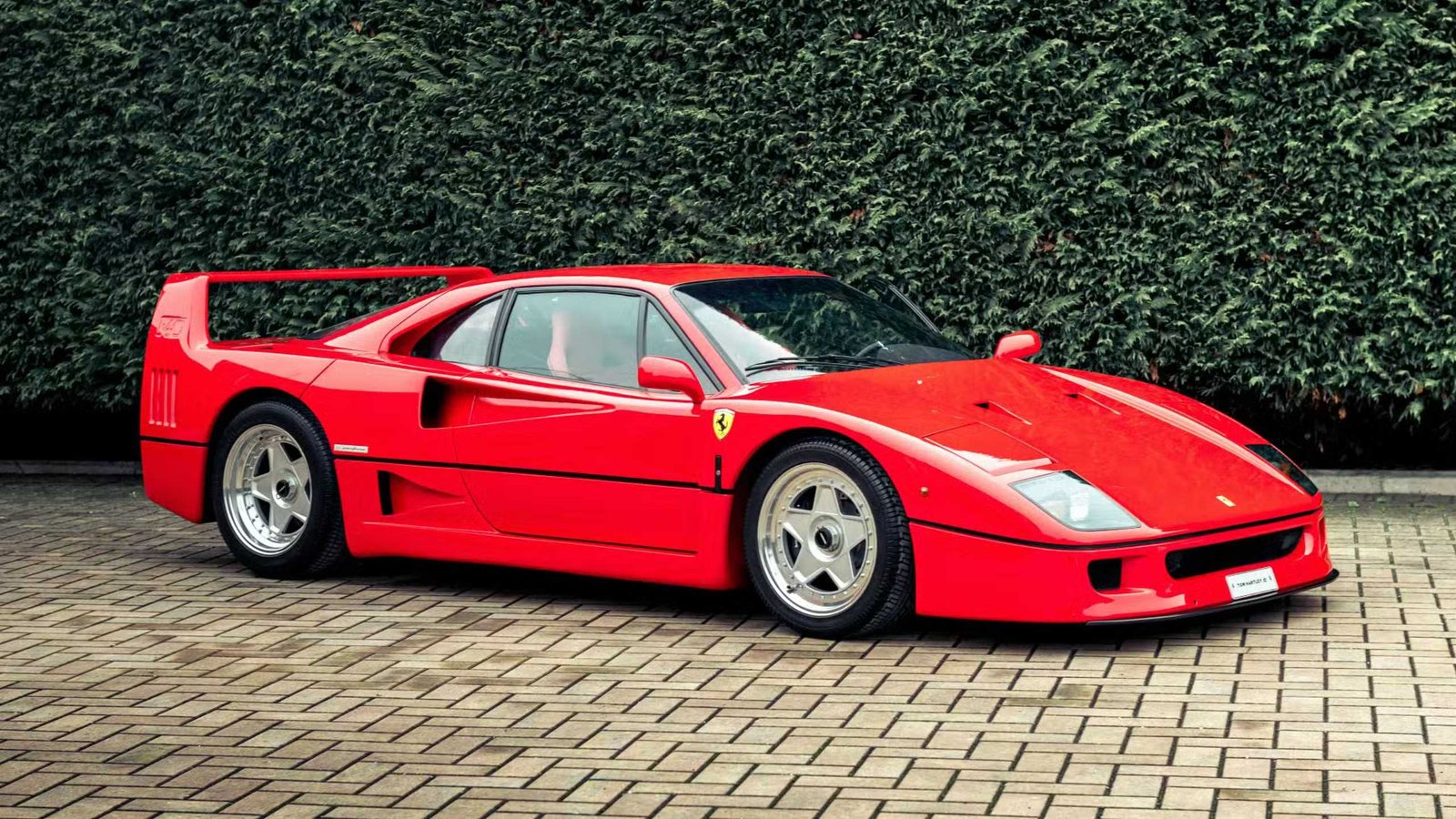 
										Ferrari F40 full									